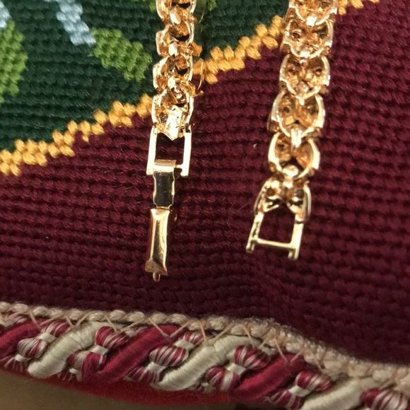 Goldtone Leaf earrings & Necklace - Picture 7 of 10